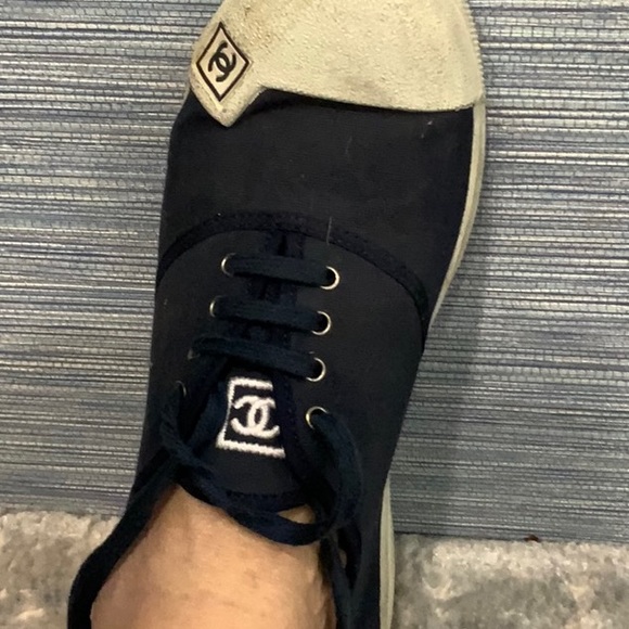 Authentic Chanel sneaker. Navy with cc logo size 10 - Picture 2 of 4
